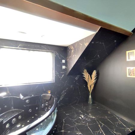 Love Room A Монтаржи Экстерьер фото