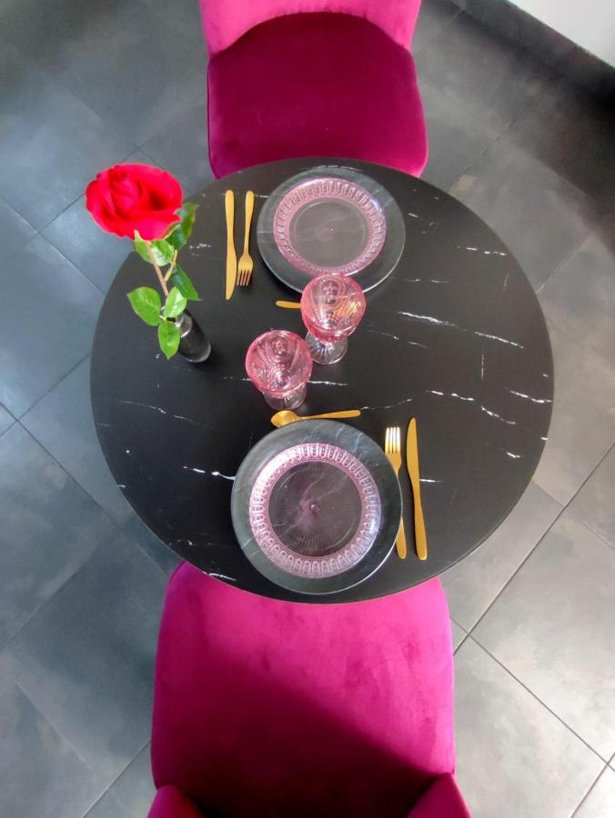 Love Room A Монтаржи Экстерьер фото